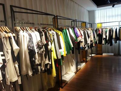 以卓越產品與暖心服務，贏得服裝鞋帽零售市場